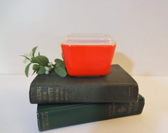 Vintage Pyrex Primary Red Refrigerator Dish with Lid -Tomato Red Pyrex 501 Refrigerator Dish - 1 1/2 Cups