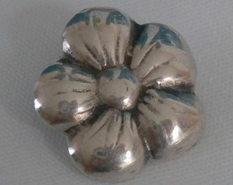 Vintage Danish Silver Flower Button - very attractive Silver Button - no backmarks