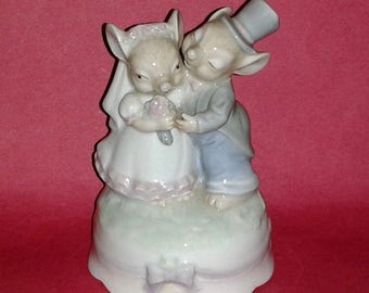 Rare PIGGY WEDDING Figurine Music Box ~ Plays "As Time Goes By" Very Rare HTF Porcelain Collectible