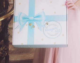 ADD-ON: Exclusive Custom Honeymoon Hats™ Gift Hat Box