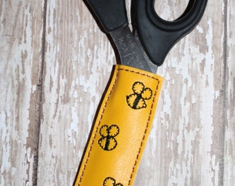 Digital Download Beehive Vinyl Scissor Sleeve Embroidery Machine Design for the 5x7 hoop