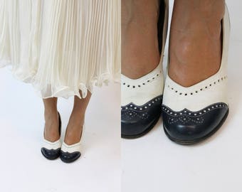 1950s Babydoll Shoes Size 7 Wide / 50s Vintage Spectator Pumps / Connie Shoe Creations Shoes