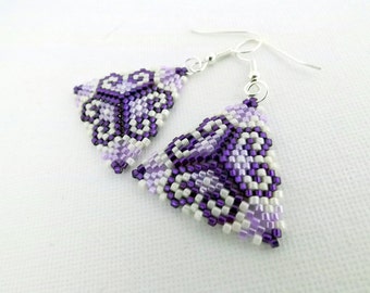Peyote Earrings / Peyote Triangle Earrings / Beaded Earrings in Purple and Violet / Sterling Silver Earrings / Seed Bead Earrings /