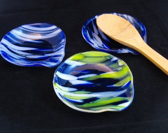 Blue and White Spot Spoon Rest, Blue and Yellow Spoon Rest, Round Fused Glass Spoon Rest, Spoon Holder, Glass Spoon Rest, Spoonrest
