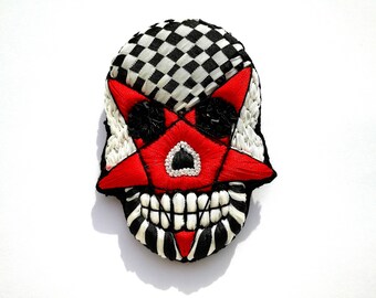 Embroidered brooch "Slantagram"