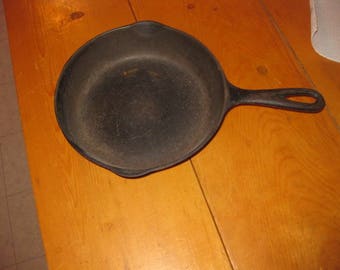Vtg Wagner Ware Sidney O cast Iron fry pan no 5 in good vintage shape nice size cast iron