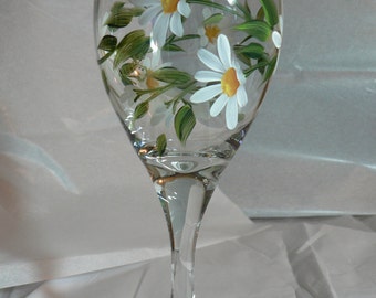 Hand Painted White Daisies Wine Glass