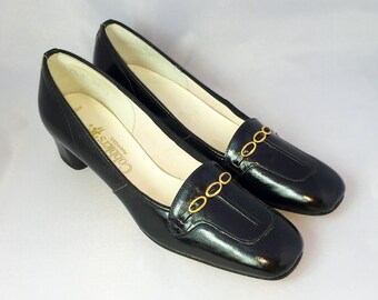 Vintage 1960s Ladies Black Gold Eye Pumps | Cobblers | Size 7.5