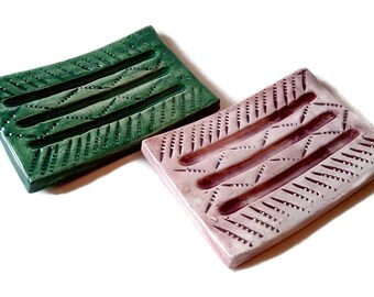 Pottery soap dish, Ceramic soap holder, rectangular soap saver, textured draining soap dish, Handmade sponge holder, vintage look soap dish
