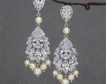 Chandelier wedding earrings, Rhinestone bridal earrings Crystal Earrings Ivory Pearls Bridal Jewelry Swarovski Crystals Earrings