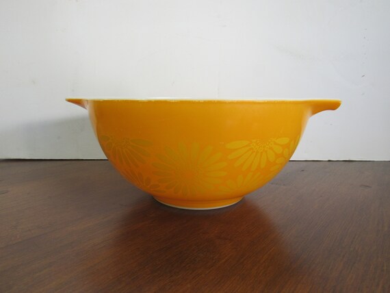 Pyrex Daisy orange mixing bowl