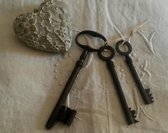 Set of three old keys / vintage keys / lot 4