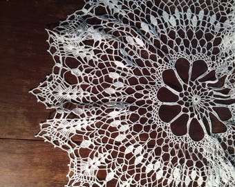 Table topper, doily, extra large