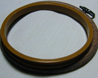 6" - 15cm, 7"- 17.5cm, 8" - 20cm Round woodgrain Flexihoops, use as embroidery hoop or mounting cross stitch. Christmas Decs. Frames.