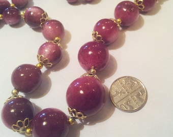 Pink /red graduated bead necklace 59cm