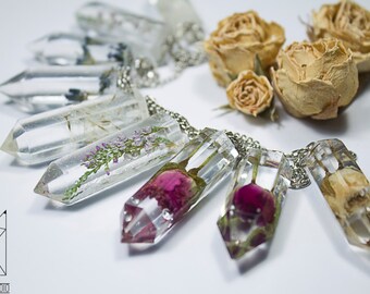 Necklace Flower Resin, Botanical Necklace, Rose pendant, Flower pendant, Eco Friendly jewelry, Boho necklace, Summer jewelry pendant,Crystal