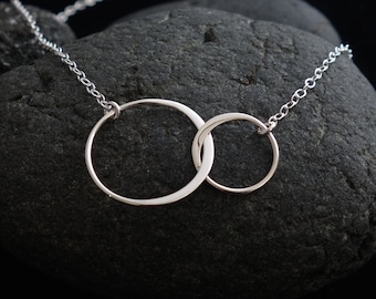 Sister Necklace Two Circles Infinity Necklace Friendship Gift Best Friend Necklace Double Circles Silver Necklace Rose Gold Circle Necklace