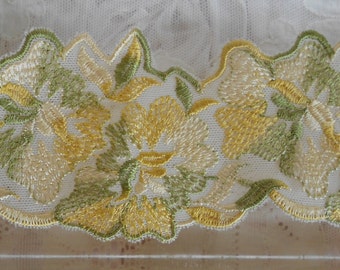 Yellow Gold Green Floral Trim