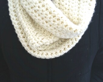 White Cowl, White Infinity Scarf, Cream Cowl, Cream Infinity Scarf, White Crochet Cowl, Chunky White Scarf, Chunky Infinity Scarf