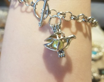 Leaf pearl cage bracelet