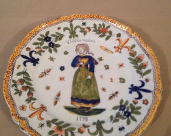 Commemorative Crown With Glass Diamonds Commemorative Crown With Glass Diamonds