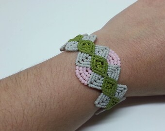 micro macrame bracelet with beads