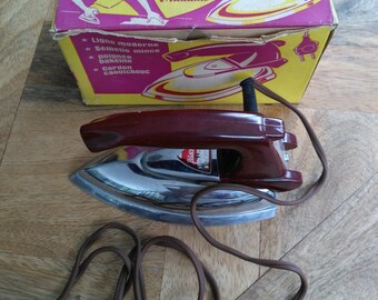 Vintage toy iron-1950 bakelite handle