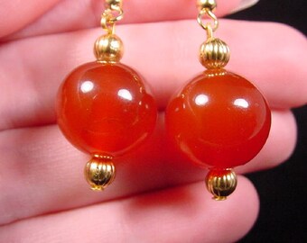 14mm Orange CARNELIAN one bead gemstone on gold tone beaded dangle wire hook earrings EE447-m