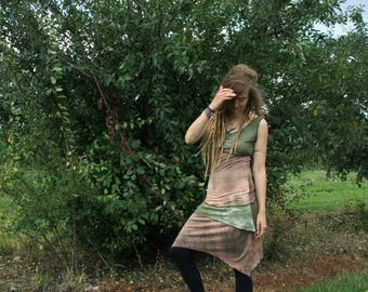 Long pointy dress from several pieces of fabric