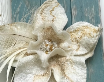 White Felt Brooch, Flower Brooch, Felted Flower Brooch, Felted Flower Pin, Felted Wool Brooch, Gift for Women, Evening Fashion Wearable Art