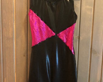 Ladies magenta and black singlet