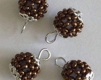bronze 4 pendants (2mm) beads
