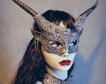 Metallic Goblin Witch mask & collar