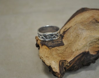 Sterling Silver Patterned Band - Size 12 1/4