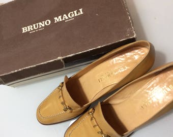 Vintage 1970 Bruno Magli New leather shoes with original box / New beige leather loafers with gold buckle