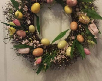 Easter wreath / spring wreath / summer wreath / front door wreath / holiday wreath / door wreath / Easter egg wreath / tulip wreath / tulips