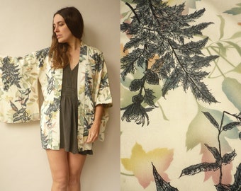 1970's Vintage Crepe Leaf & Floral Pattern Japanese Kimono Duster Jacket Haori