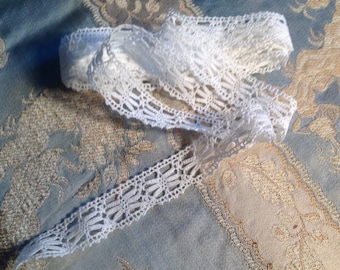 Vintage type white bobbin lace