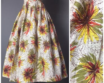 Vintage 50s skirt / 1950s skirt / novelty print skirt / full skirt / cotton skirt / fireworks / pleated skirt / waist 24" / 8057