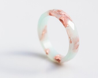 Pastel menthe résine bague Rose or flocons petites facettes bague OOAK pêche pastel menthe bijoux minimaliste minimal chic