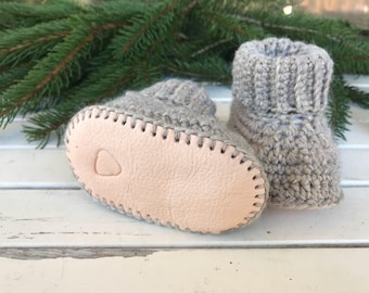 Baby booties, crib shoes, baby shoes, baby shower gift, crochet baby shoes, crochet baby booties, wool baby shoes, size 6-9 months