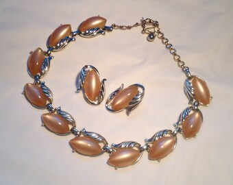 Vintage Ladies Tan Thermoset Necklace and Earrings