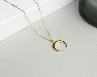 Moon Crescent moon Horn-gilded necklace