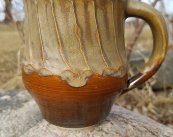Wavy textured coffee mug