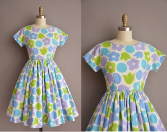50s waffle cotton floral print full skirt vintage dress. vintage 1950s dress