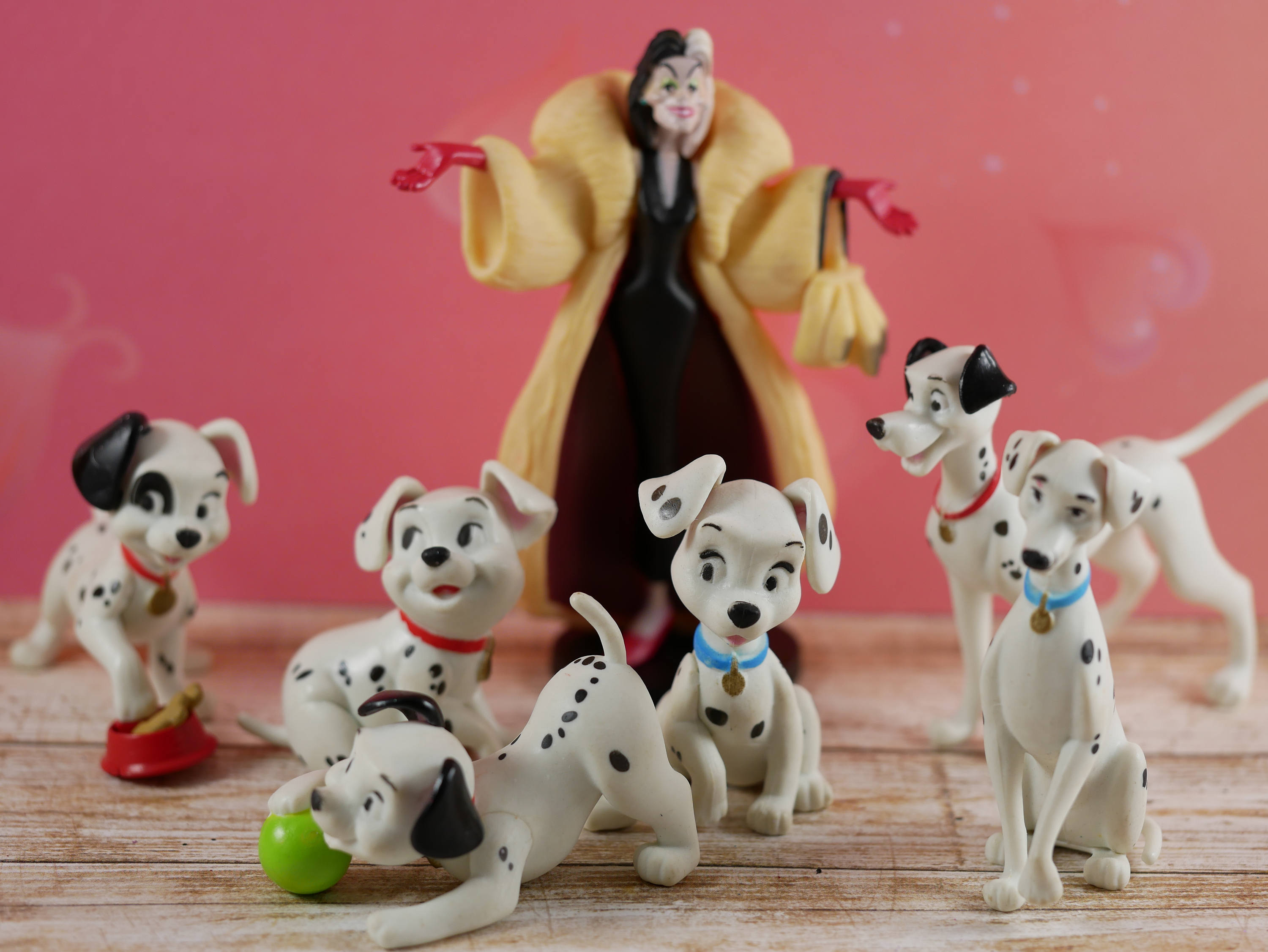 101 Dalmatians Set of 7 figurine of 101 Dalmatians cake