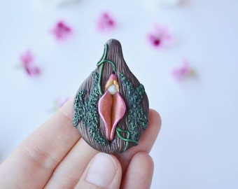 Tree bark Vulva, vulva necklace, vulva pendant, yoni necklace, yoni pendant, vagina necklace, vagina pendant, pussy, coño, pussy pendant