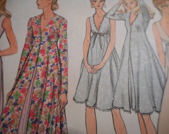 Vintage 1970's Vogue 8171 Gown and Robe Sewing Pattern Size 8 Bust 31.5