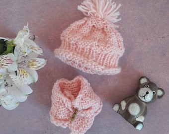Knitted Blythe hat with knitted scarf