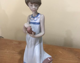 Girl holding phone LLADRO
